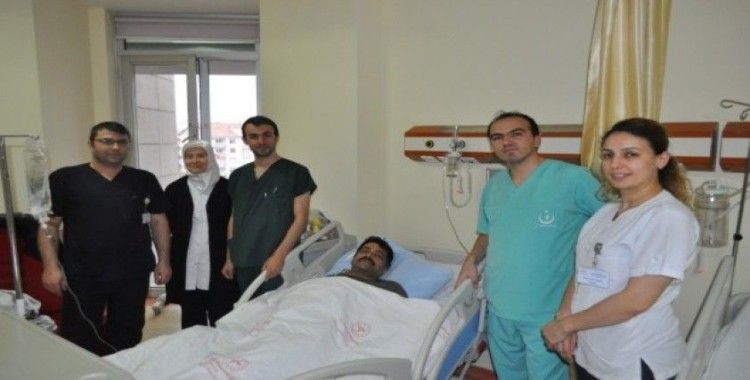 Kırşehir’de, 4 yıldır böbrek taşı sancısı çeken vatandaşa kapalı ameliyat yapıldı