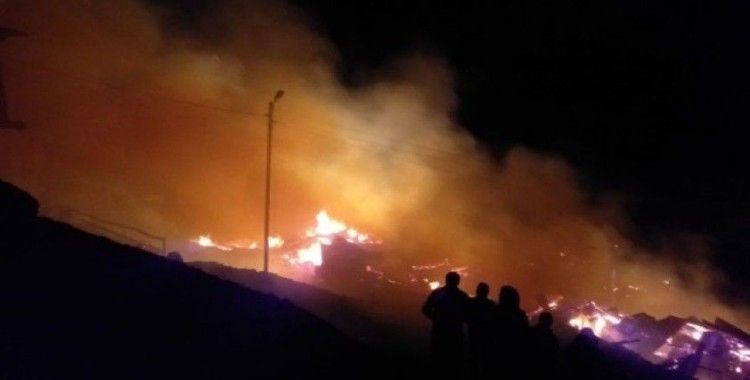 Erzurum'da feci yangın: 10 ev 6 ahır kül oldu
