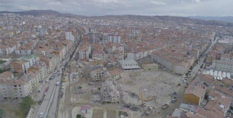 Elazığ'da deprem 24 bin yapıya hasar verdi