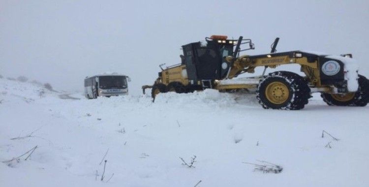 Denizli Büyükşehir belediyesi 14 ilçede karla mücadele ediyor