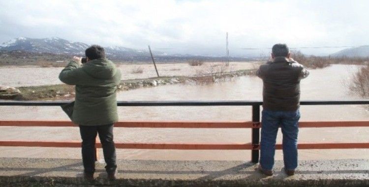 Konya’da etkili olan yağış nedeniyle ekili alanlar su altında kaldı