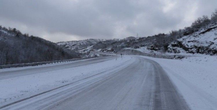Zonguldak’ta kar yağışı etkisini gösterdi