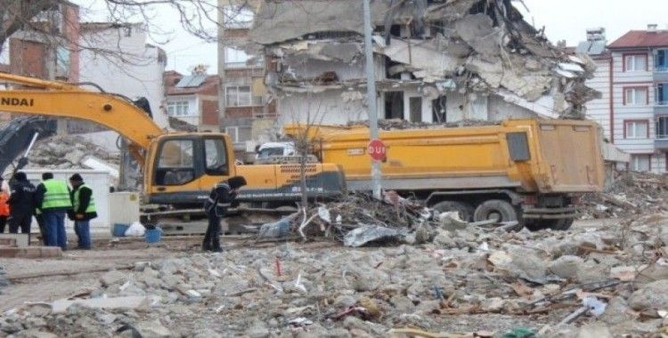Elazığ'da enkaz kaldırma çalışmasında iş kazası: 1 ölü