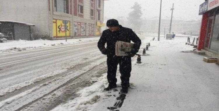 Yoğun kar ve soğuk gazete dağıtımını durduramadı