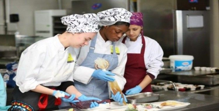 Hollandalı öğrenciler Türk mutfağını Kocaeli’de mutfağa girerek öğreniyor