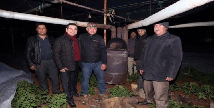 Başkan Tütüncü çiftçilerle ‘Zirai don’ nöbetinde