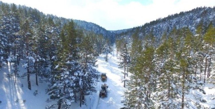 Dumanlı Tabiat Parkında karla mücadele çalışmaları havadan görüntülendi