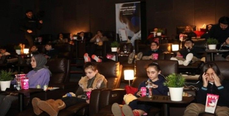 Görme engelli çocukların film heyecanı
