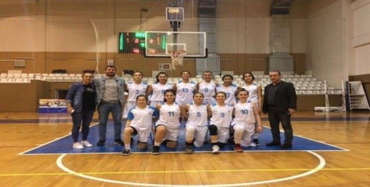 İzmit Belediyespor U-18’de namağlup şampiyon