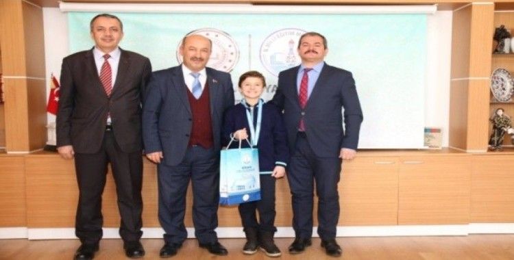 Müdür Başyiğit, Türkiye ikincisi öğrenciyi tebrik etti