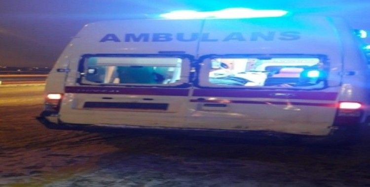 Hasta sevk eden ambulans kaza yaptı: 2 yaralı