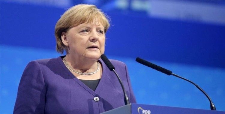 Merkel'in partisinde liderlik krizi