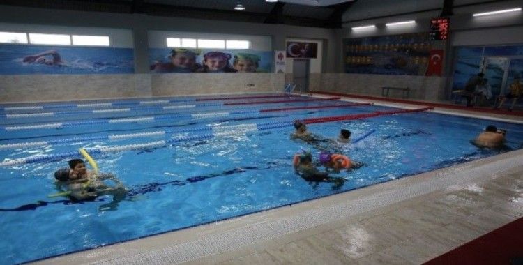 Ümraniye’de özel öğrencilere özel yüzme eğitimi