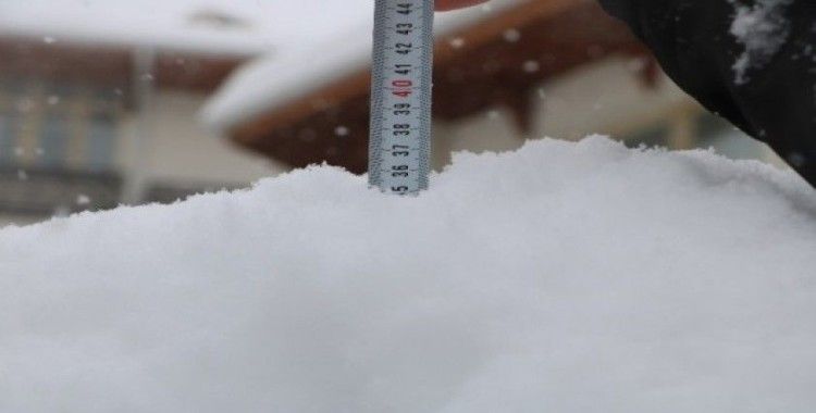 Sivas’ta kent merkezinde kar kalınlığı 35 santimetreye ulaştı