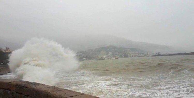 Kırım’daki fırtınada Karadeniz kıyısındaki tekneler battı