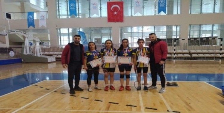 Cizreli genç kızların badminton başarısı