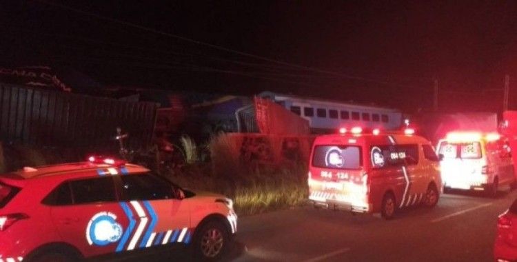 Güney Afrika'da trenler çarpıştı: 1 ölü, 5 yaralı