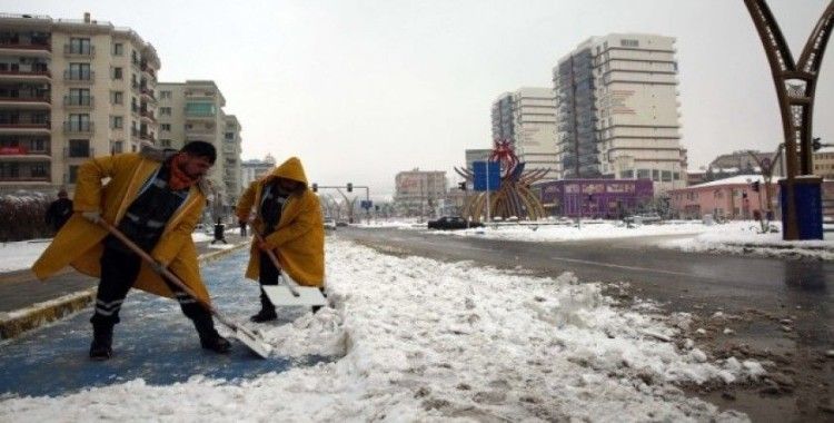 Mardin’de kar ve buzlanma ile mücadele