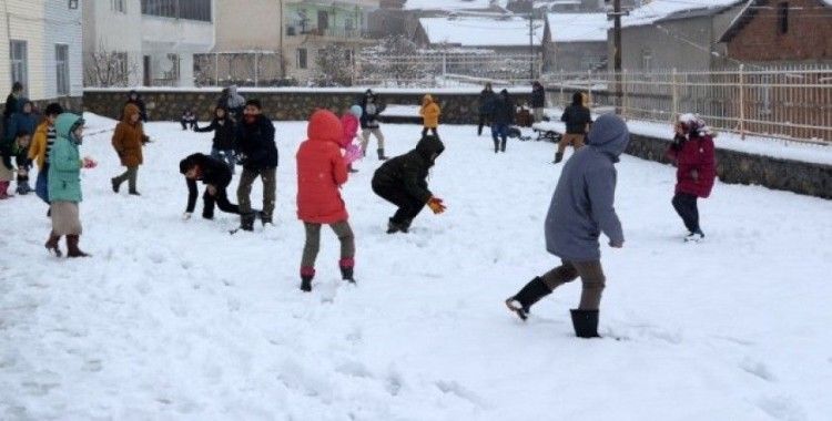 Bayburt’ta kar sebebiyle okul tatili uzatıldı