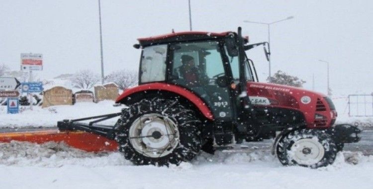Ürgüp Belediyesi karla mücadele çalışmalarını aralıksız devam ediyor