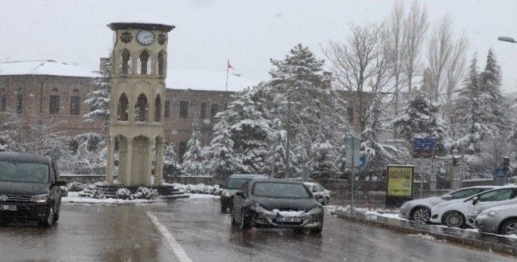 Aksaray’da kar yağışı nedeniyle eğitime 1 gün ara verildi