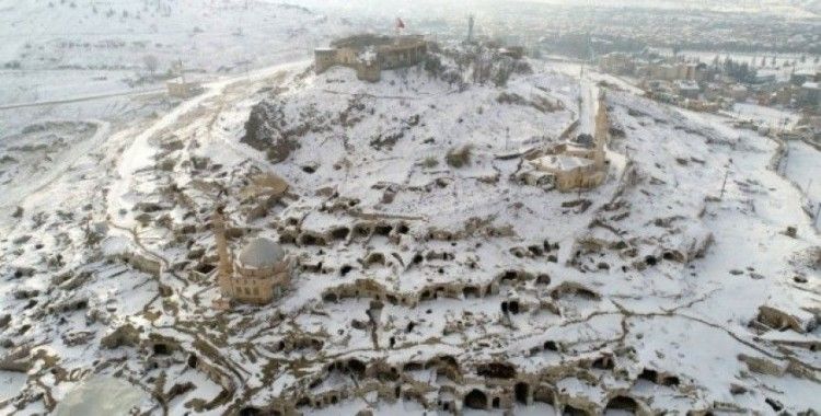 Nevşehir’de kar yağışı sonrası kartpostallık görüntüler oluştu
