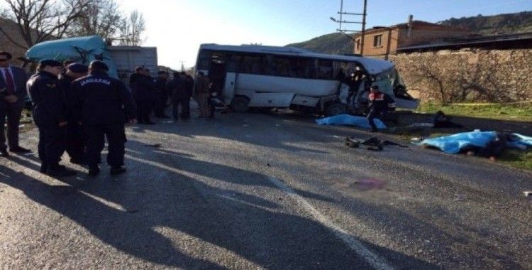 İzmir'de 4 kişinin öldüğü kazaya sebebiyet veren sürücü tutuklandı