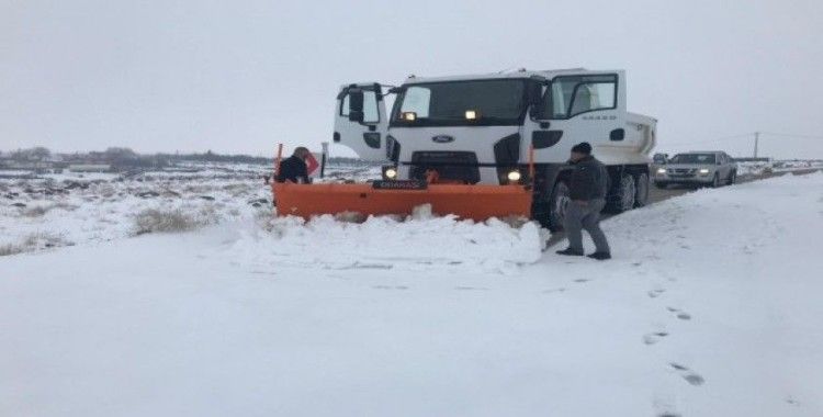Cizre’de kar nedeni ile kapanan köy yolları ulaşıma açılıyor