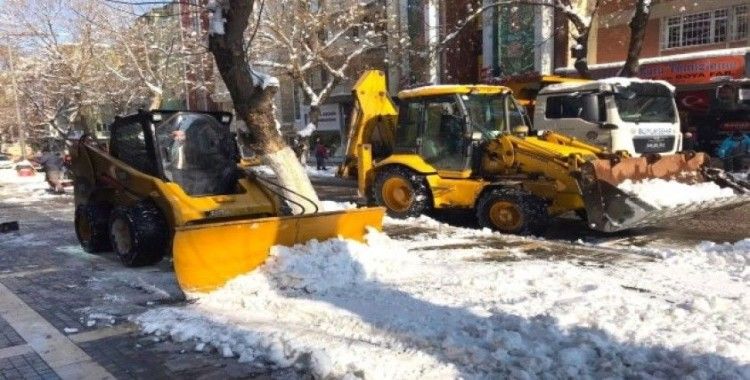 Malatya’da kardan kapanan 450 mahallenin yolu açıldı