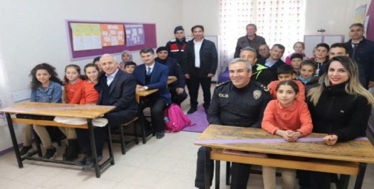 Akdeniz ilçesinde okullar yuvaya dönüşüyor