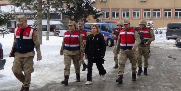 Jandarmanın yakaladığı cezaevi firarisi suç makinesi kadın tutuklandı