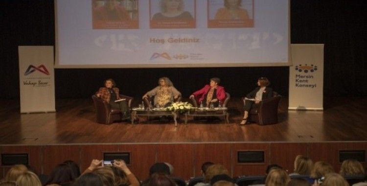 Mersin’de ’Yasalar uygulansın kadınlar yaşasın’ paneli düzenlendi