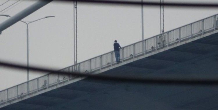 Köprüdeki intihar girişimini görüntülü görüşmeyle arkadaşına izletti
