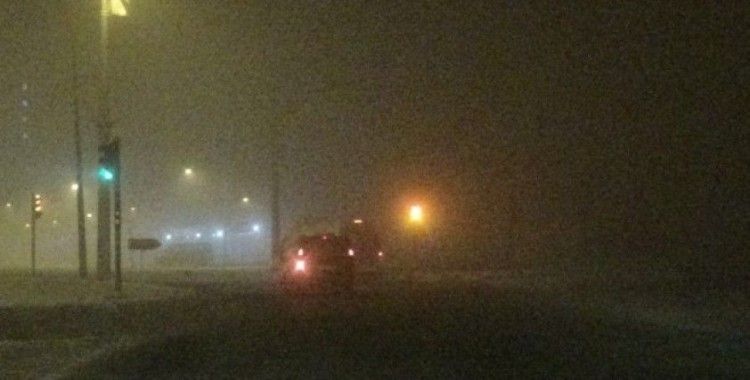 Diyarbakır’da sis esareti... Görüş mesafesi 30 metrenin altına düştü, sürücüler zor anlar yaşadı