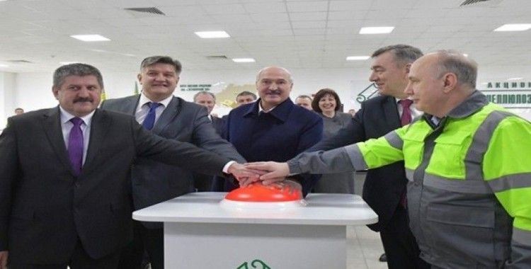Belarus lideri Lukaşenko fabrika işçilerine Putin görüşmesini anlattı