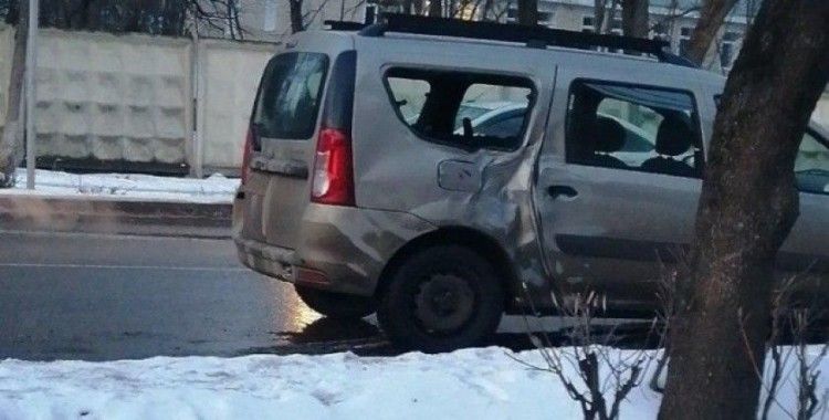 Rusya’da at ile otomobil çarpıştı