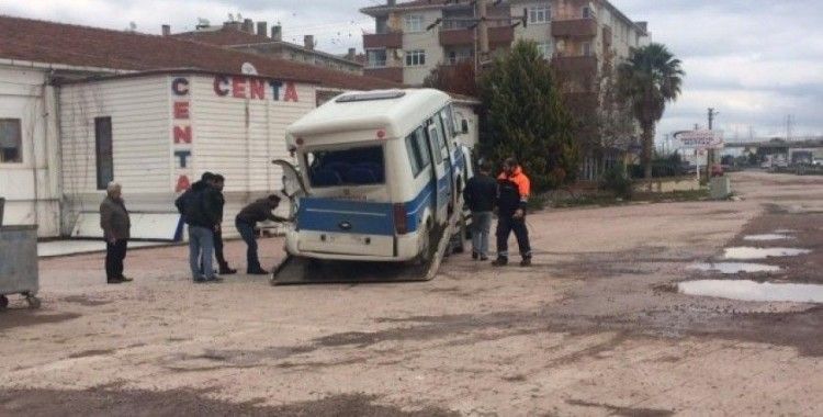 Yalova’da kamyonet minibüsle çarpıştı: 6 yaralı