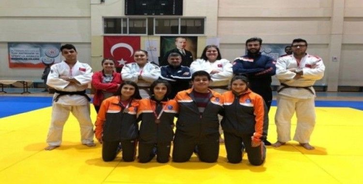 Salihlili judocular Demir ve Dirgen Türkiye şampiyonu