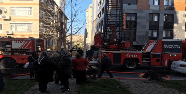 Kadıköy'de 9 katlı apartmanda yangın paniği