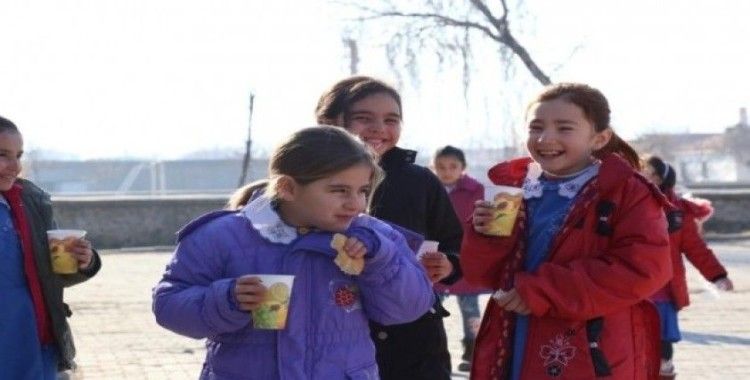 Aksaray Belediyesi’nden Gözlükuyu köyündeki çocuklara çorba ikramı