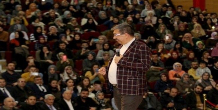 Hayati İnanç, Ağrı’da salonlara sığmadı