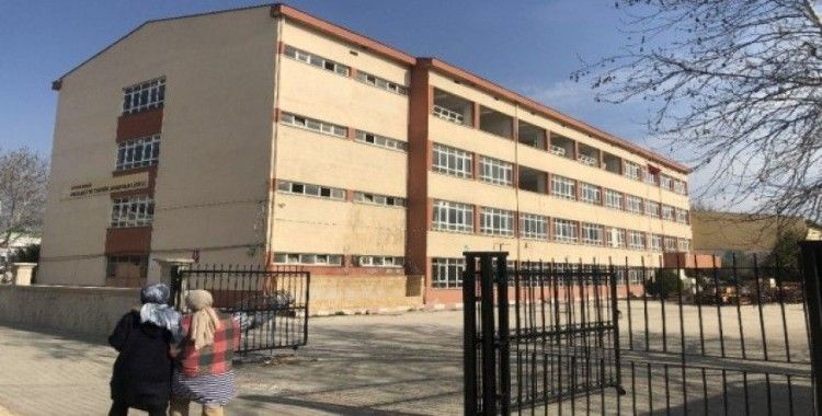 Bursa’da binlerce mezun veren Gemlik Endüstri Meslek Lisesi yıkılıyor
