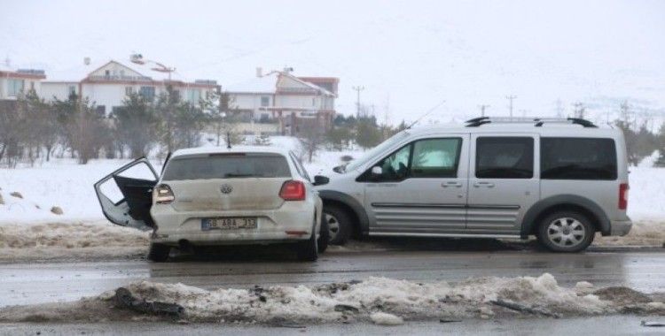 Sivas’ta zincirleme trafik kazası: 2 yaralı