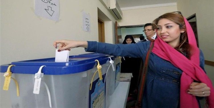 Tahran'da seçimler okulları tatil ettirdi