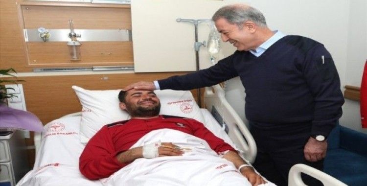 Milli Savunma Bakanı Akar, Hatay’da yaralı askerleri ziyaret etti