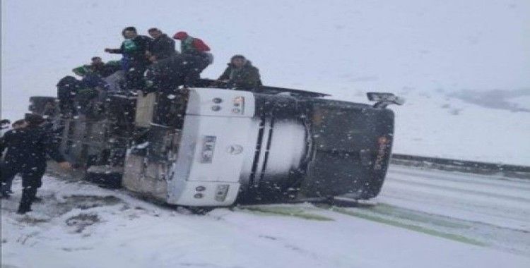 Bursasporlu taraftarların otobüsü devrildi
