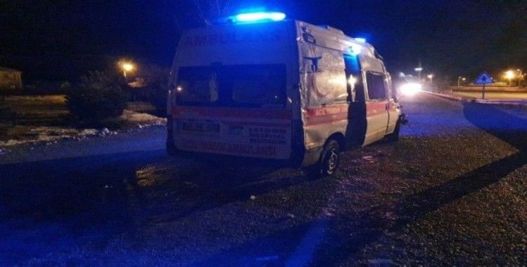 Antalya’da ambulans kazası: 3 yaralı