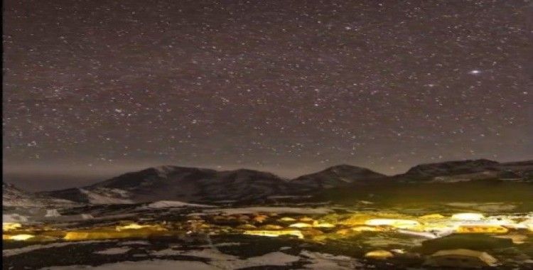 Tibet'te muhteşem gece manzarası