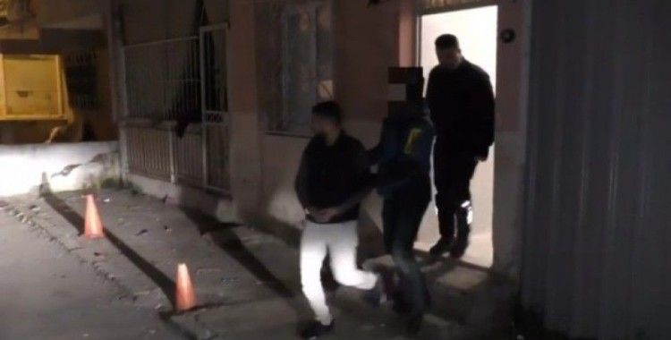 İzmir'de uyuşturucu satıcılarına operasyon: 18 gözaltı