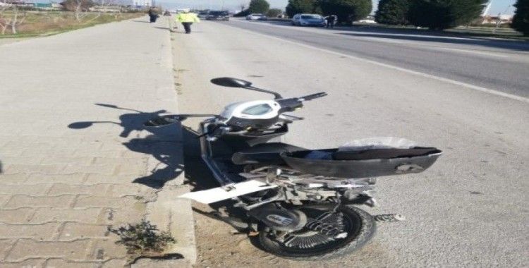 Kamyonetin çarptığı elektrikli bisiklet sürücüsü hayatını kaybetti